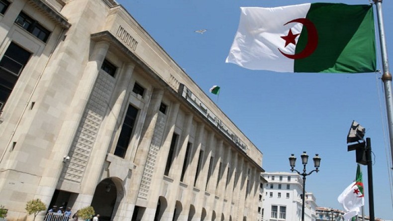 البرلمان يناقش ثلاثة مشاريع قوانين للجيش الوطني الشعبي
