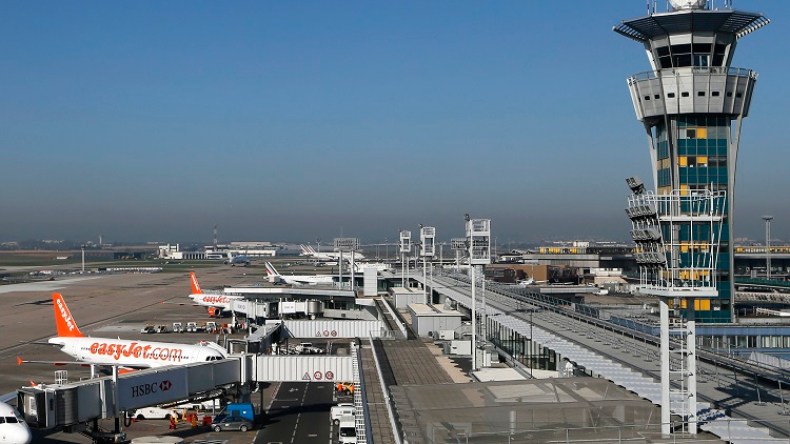 فرنسا تعيد فتح مطار أورلي للرحلات الدولية