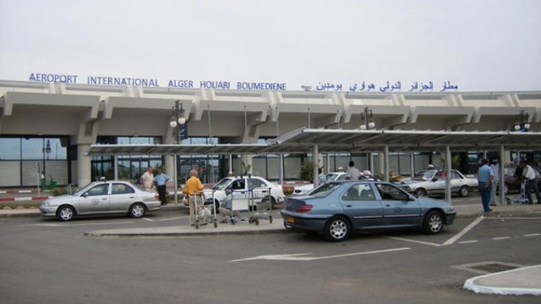 سائقو سيارات الأجرة بالمطار يشكون مزاحمة الكلوندستان