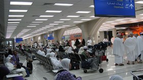 السلطات السعودية “تعذب” 253 حاجا جزائريا في مطار جدة