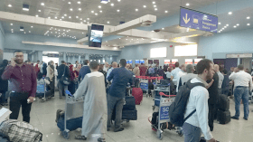 تذبذب في الرحلات.. ومسافرون مشردون في المطارات!