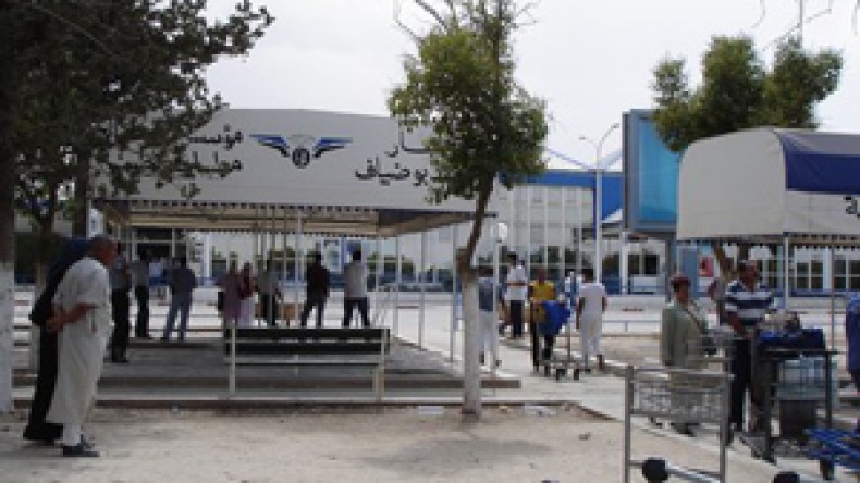 إمرأة باتنية تغادر الجزائر عبر مطار قسنطينة بجواز سفر شقيقتها؟!