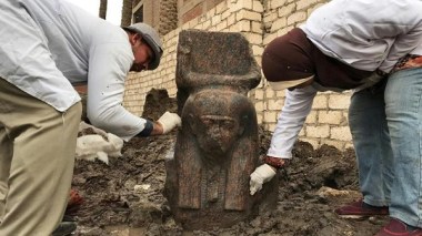 Le buste de Ramsès II découvert en Égypte