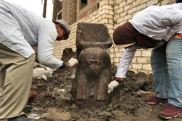 Le buste de Ramsès II découvert en Égypte