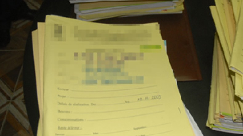 هدايا وعمولات وبزنسة بسكنات العمال وفضائح بملايين الدولارات