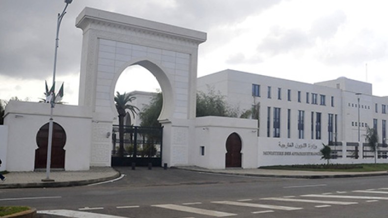 الجزائر تسارع إلى إجلاء طاقم سفارتها من اليمن