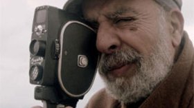 “دونكشوت جزائري” يعزّي شهداء الفن ويتوقف عند أحزاب “المسامير”