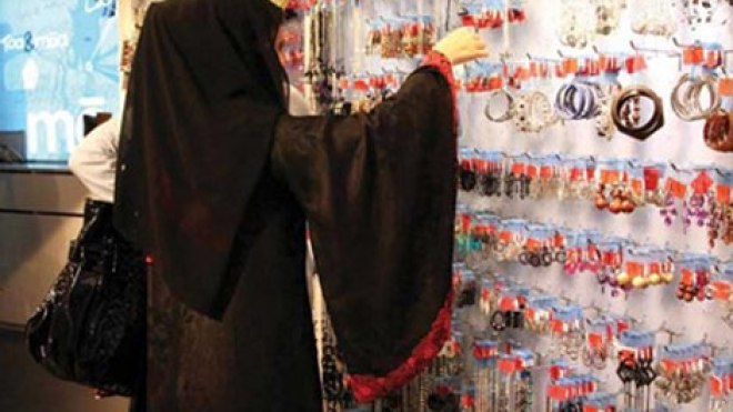 أفغاني يقتل زوجته لخروجها للتسوق بدون أذنه