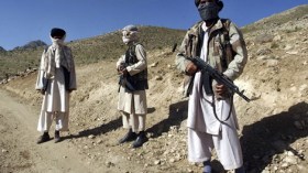 ستة انتحاريين أفغان يهاجمون مقراً لـ”الناتو” ويقتلون جندياً