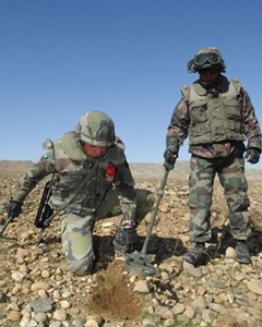 Afghanistan: huit Afghans dont sept enfants tués par des engins explosifs