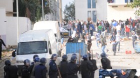 محاكمة  الموقوفين  في  أحداث  العافية  وغياب  21  شرطيا  كضحية