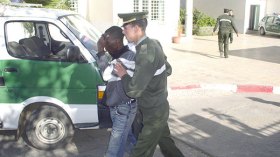 حجز رعية أفريقي في منزل بسبب 950 مليون!