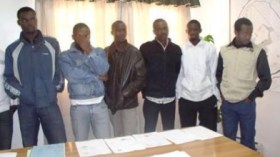 ماليون وصوماليون يحولون مزابل الحميز إلى مخبأ لمخدر الكراك