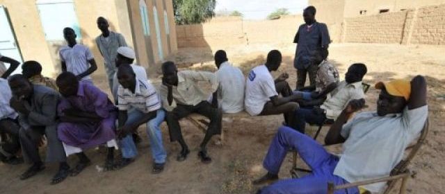 Libye: l'évacuation de 1.200 migrants africains, bloqués à Sebha, a démarré