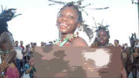 عروض إفريقية فاضحة: إفريقيات يرقصن عاريات في شوارع العاصمة