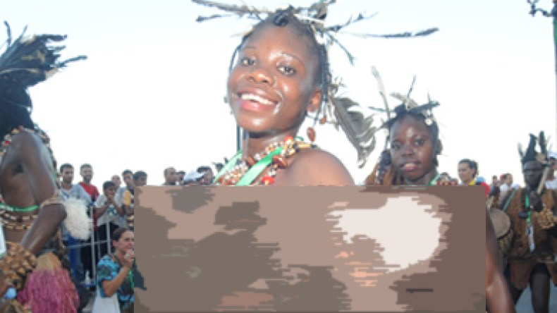 عروض إفريقية فاضحة: إفريقيات يرقصن عاريات في شوارع العاصمة