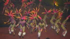 المهرجان الإفريقي في الجزائر: اجتياح للمحلات رقص في الطرقات.. أفارقة من غير هدوم والجمبري في المزابل