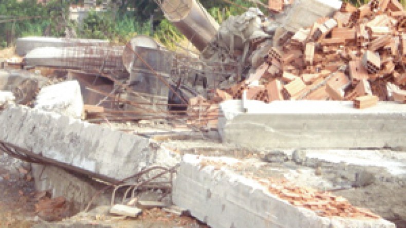 هكذا‭ ‬هدم‭ ‬‮”‬أصحاب‭ ‬الفيل‮”‬‭ ‬مسجد‭ ‬أغريب‭ ‬ودنسوه‭ ‬بزجاجات‭ ‬الخمر