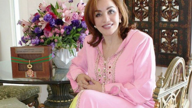 مستغانمي تكرم في بريطانيا وتوقع ثلاثيتها المترجمة إلى الإنجليزية
