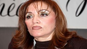 إشاعة تزوج الكاتبة احلام مستغانمي من ثري خليجي