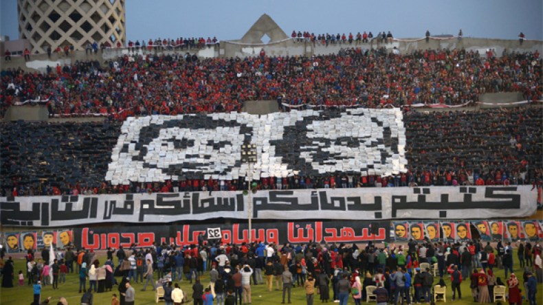 الجيش المصري يعاقب الأهلي على تهديد الألتراس بإعدام المشير