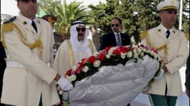 Emir of Kuwait stands in silent remembrance of Revolution martyrs