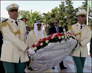 Emir of Kuwait stands in silent remembrance of Revolution martyrs