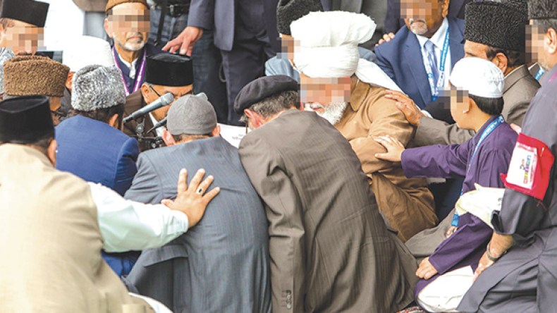 “الأحمدية” أمرتنا بتطليق زوجاتنا وعدم الصلاة وراء الأئمة!