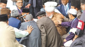 2000 “أحمدي” في الجزائر