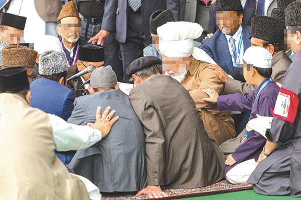 La secte Ahmadite interdit de prier derrière l’imam!