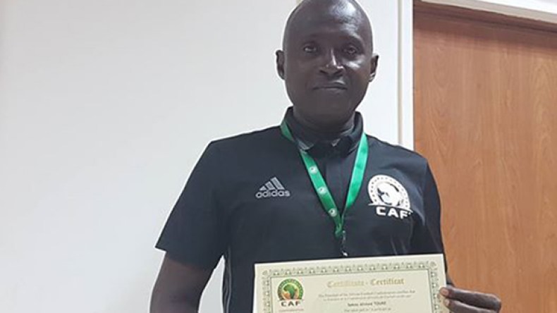 طاقم تحكيم غيني لمواجهة الجزائر والبنين