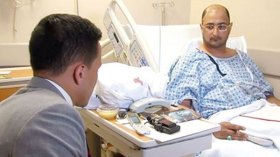 ضربوني بوحشية.. بسبب لباسي الخليجي وعقالي