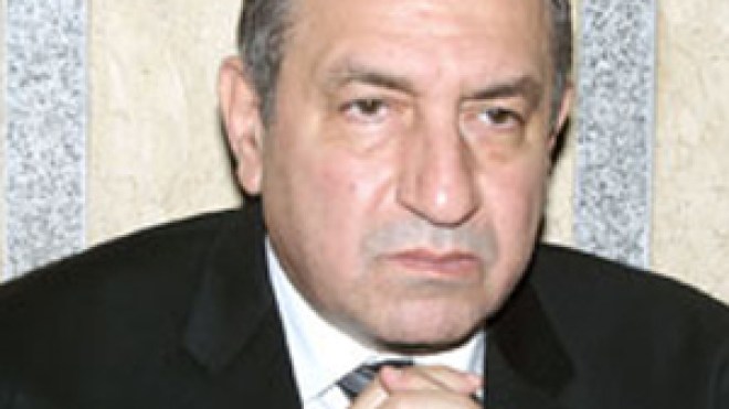 رئيس الوزراء المصري  يعتذر للشعب الجزائري في مكالمة هاتفية مع أويحيى