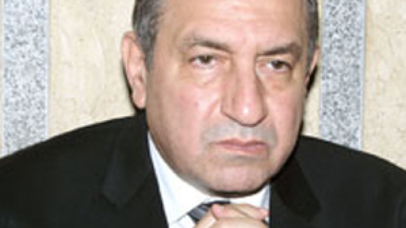 رئيس الوزراء المصري  يعتذر للشعب الجزائري في مكالمة هاتفية مع أويحيى