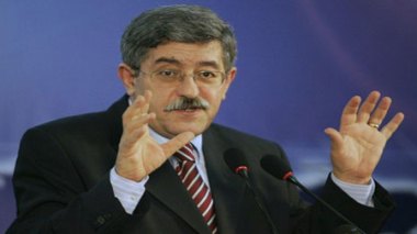 Ouyahia souligne l’attachement du conseil national du RND à préserver l’unité des rangs