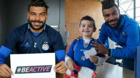 سوداني يُروّج لِممارسة الرياضة ويزور ابتدائية كرواتية