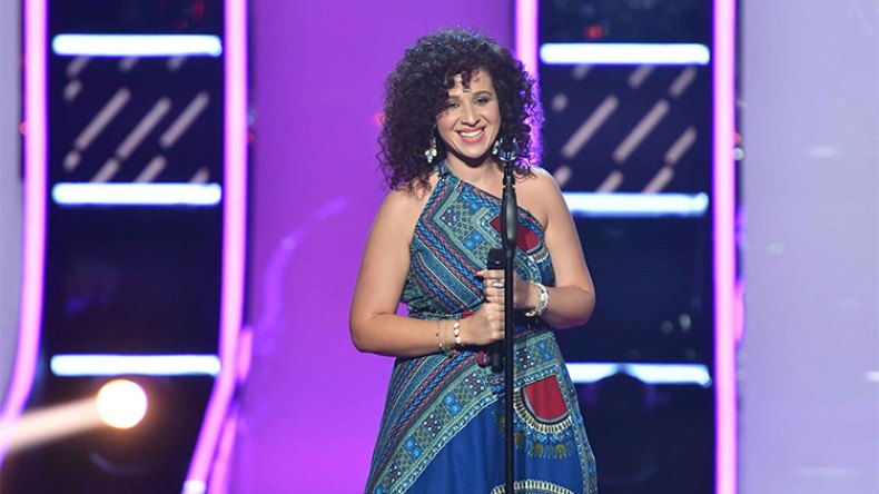 عايدة أولمو تبهر لجنة تحكيم “ذا فويس” وتختار فريق “أحلام”!