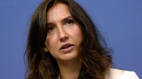 استقالة أول وزيرة مسلمة في السويد كانت تقود مخمورة
