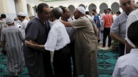 تغافروا في العيد بوسائل الاتصال واحذروا زيارات الأقارب