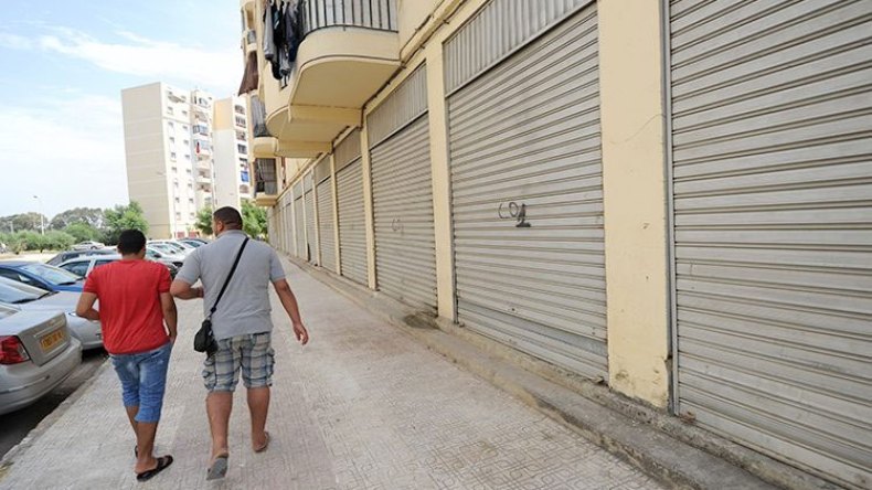 محلات وأسواق تجارية مغلقة ومواطنون تائهون بالعاصمة