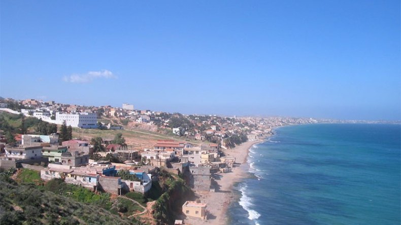 “المافيا” تحول مخيمات صيفية إلى فيلات وفنادق فخمة بوهران