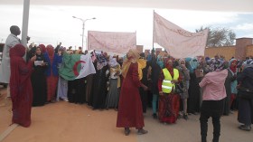 المحتجون يحضرون لمسيرة مناشدة تدخل بوتفليقة