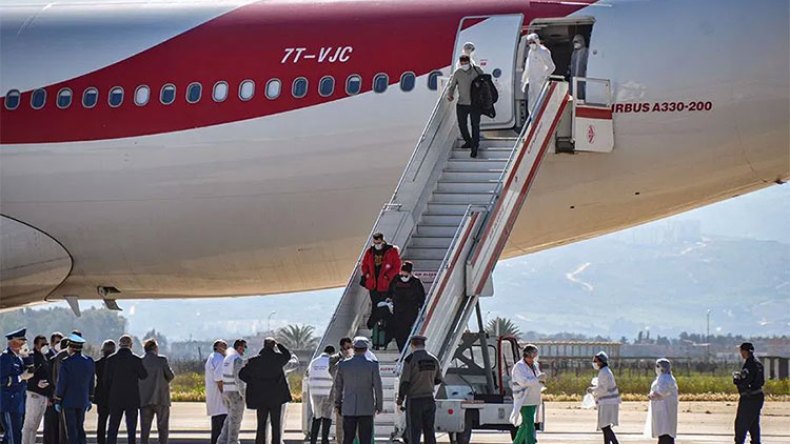 الجالية الجزائرية بالخارج: نحن نعاني افتحوا لنا الحدود