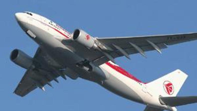 مضيفو ومضيفات الجوية الجزائرية ينددون بالحڤرة وأجور “الميزيرية”