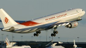 مطار القاهرة يعامل طائرات الجوية الجزائرية معاملة المشتبه فيها