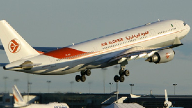 مطار القاهرة يعامل طائرات الجوية الجزائرية معاملة المشتبه فيها