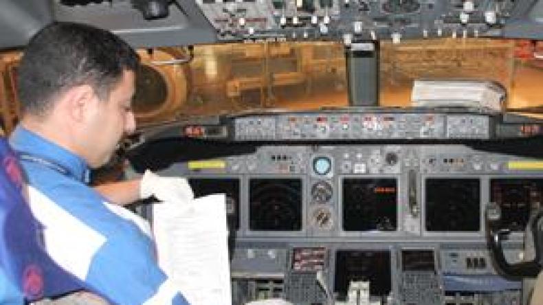 الطيارون في اضراب اليوم.. ووحيد بوعبد الله يهدد بالمتابعة القضائية