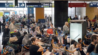 Emergency and anti-riots police in French airports to quell revolution of Algerian travelers