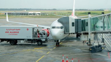 Bouderbala reçoit un rapport accablant sur la compagnie!