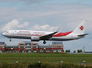 Customs seize 597.000 euros smuggled on board of a plane belonging to Air Algerie